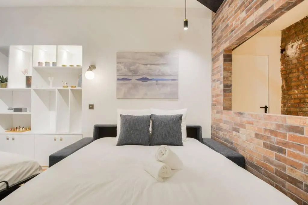 Amazing 10bed in the heart of le marais and suprises...