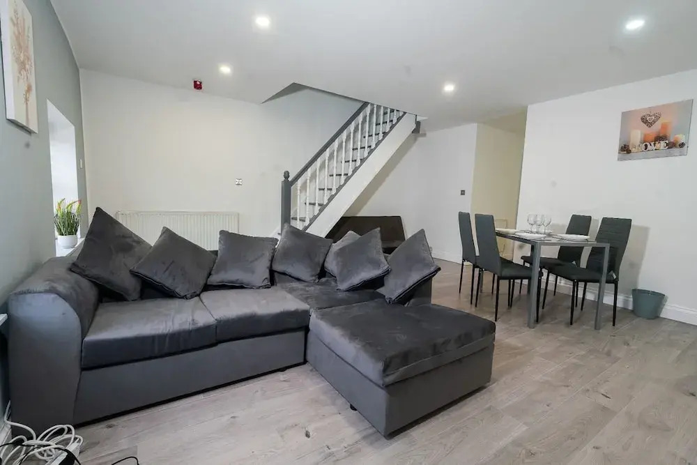 City Centre Modern 4 Person Apartment