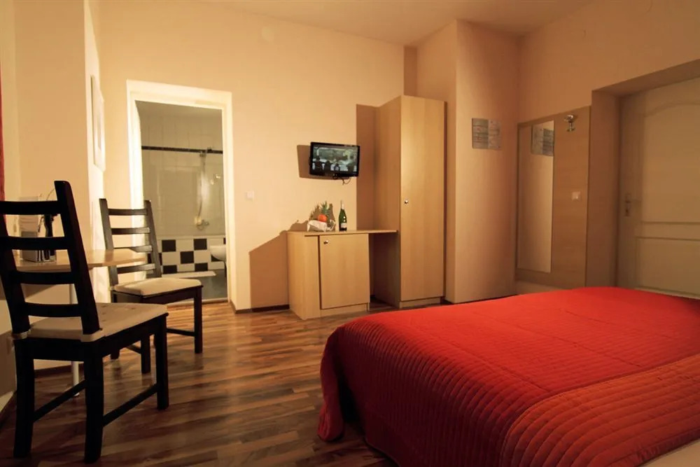 Hotel Pension De Lux