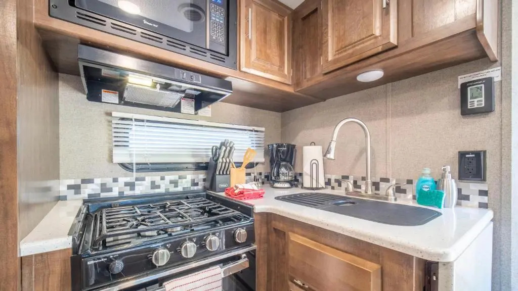 Fully Setup RV for Glamping OK64