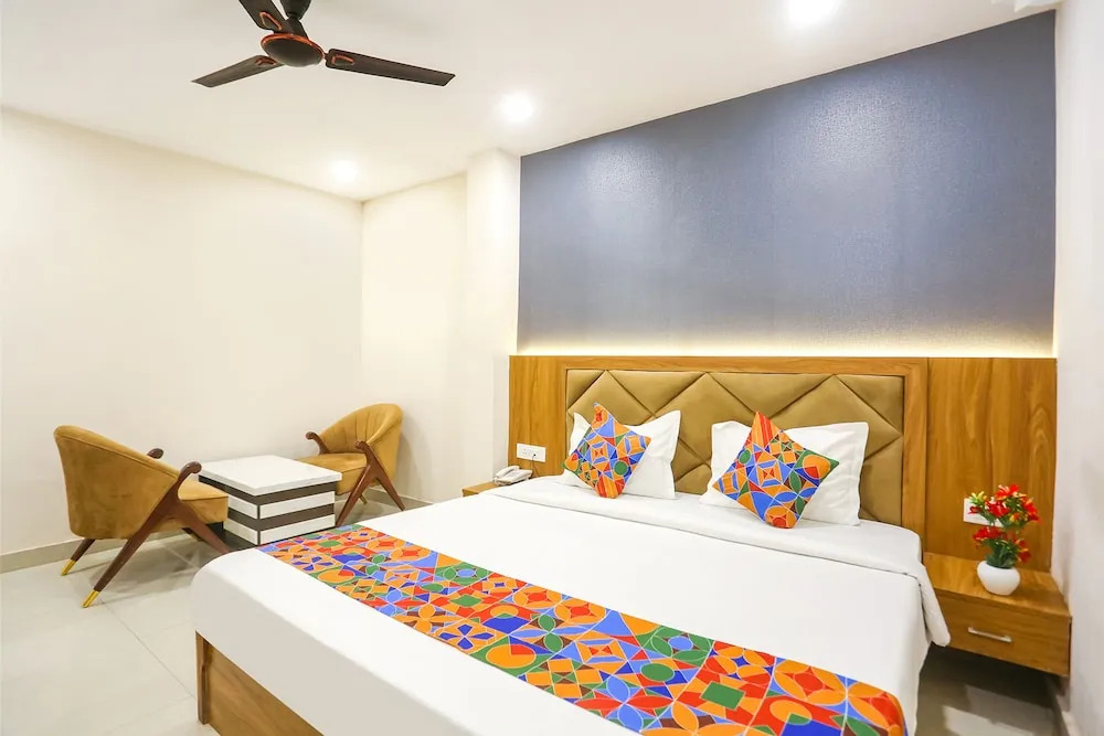 FabHotel Hari Kunj 900m from Kashi Vishwanath Temple - Kashi Vishwanath Temple