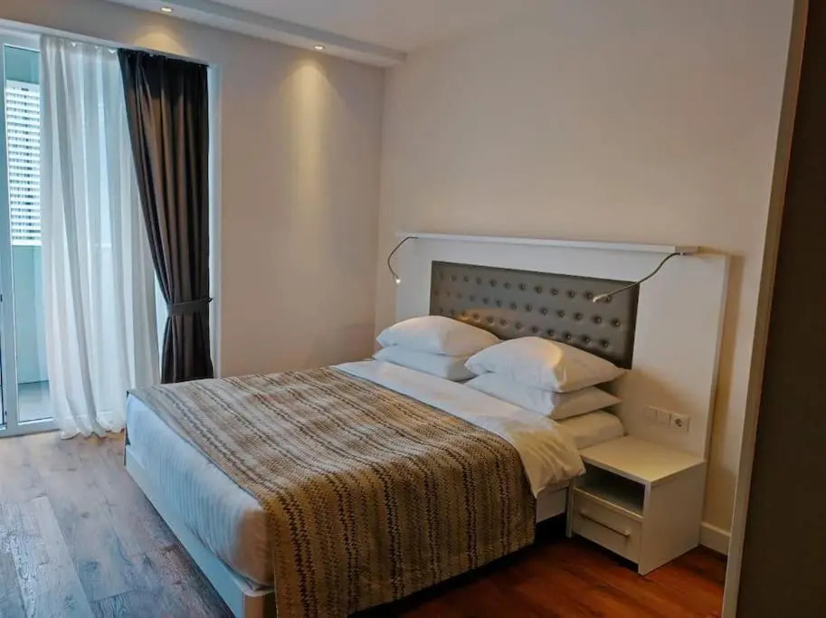 Leo Group BEST STUDIO 2532 Alliance Palace
