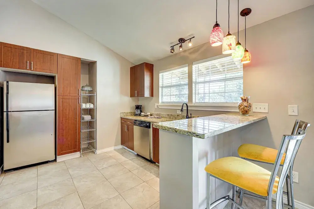 Large Yard: Home 9 Mi to San Antonio River Walk