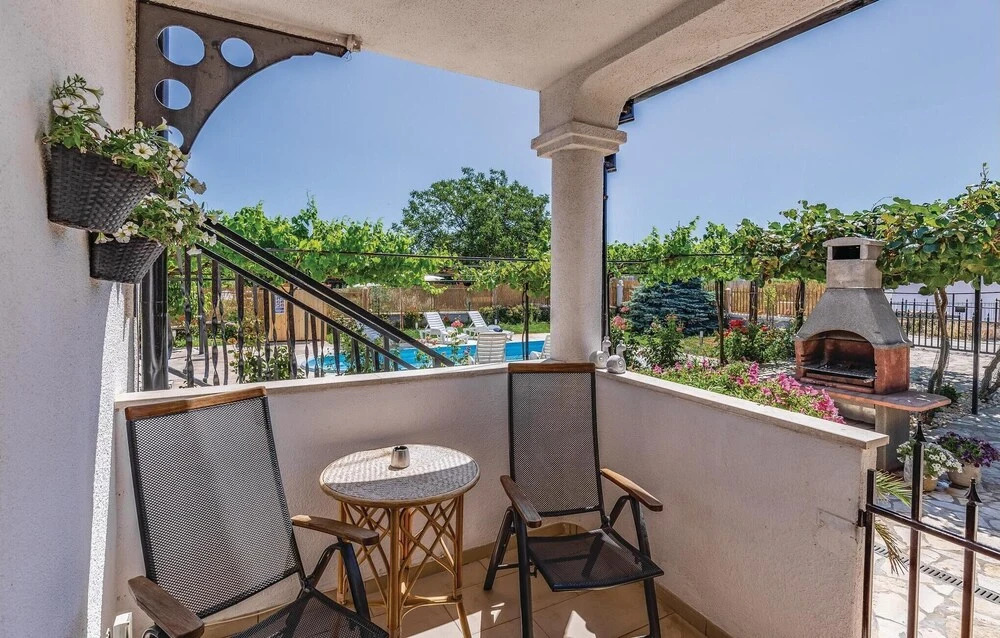 Stunning Home in Pula With Wifi and 2 Bedrooms