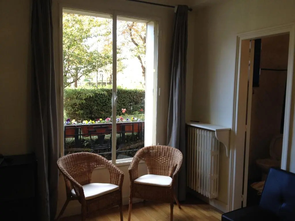 Coquet studio Porte d'Auteuil - très proche de Roland Garros - durée minimum 7 nuits - parking facile à proximité