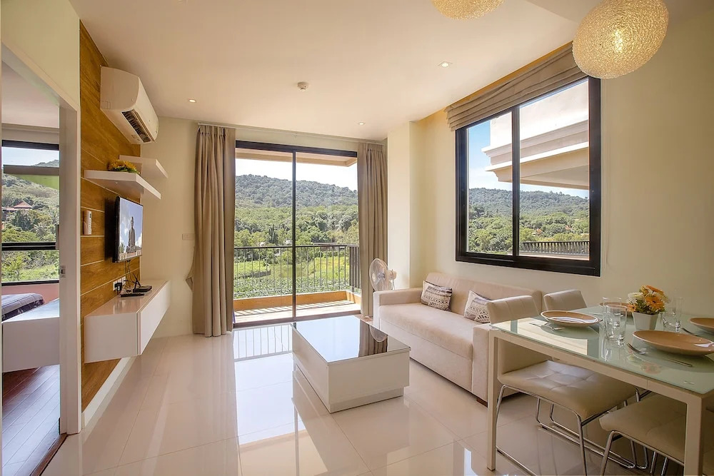 The Lago 72