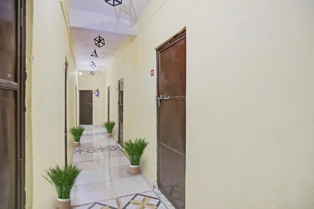 OYO Flagship Metro City Guest House