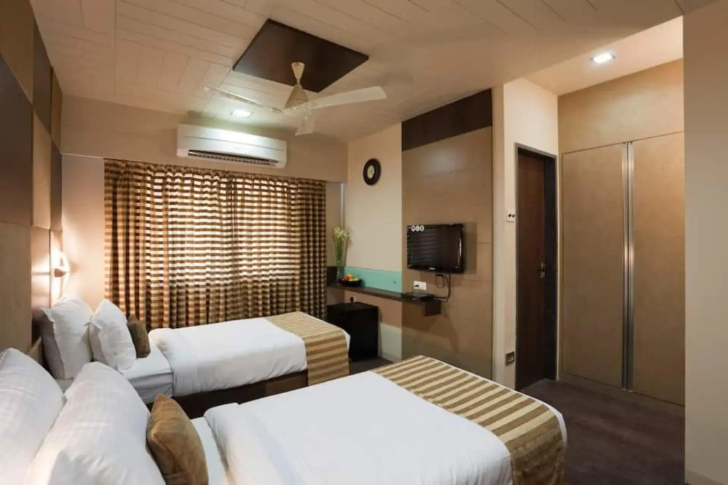 Skylark Business Hotel