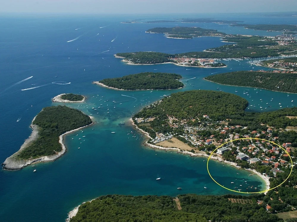 Nice Chalet With 2 Bathrooms and a Dishwasher Near Pula