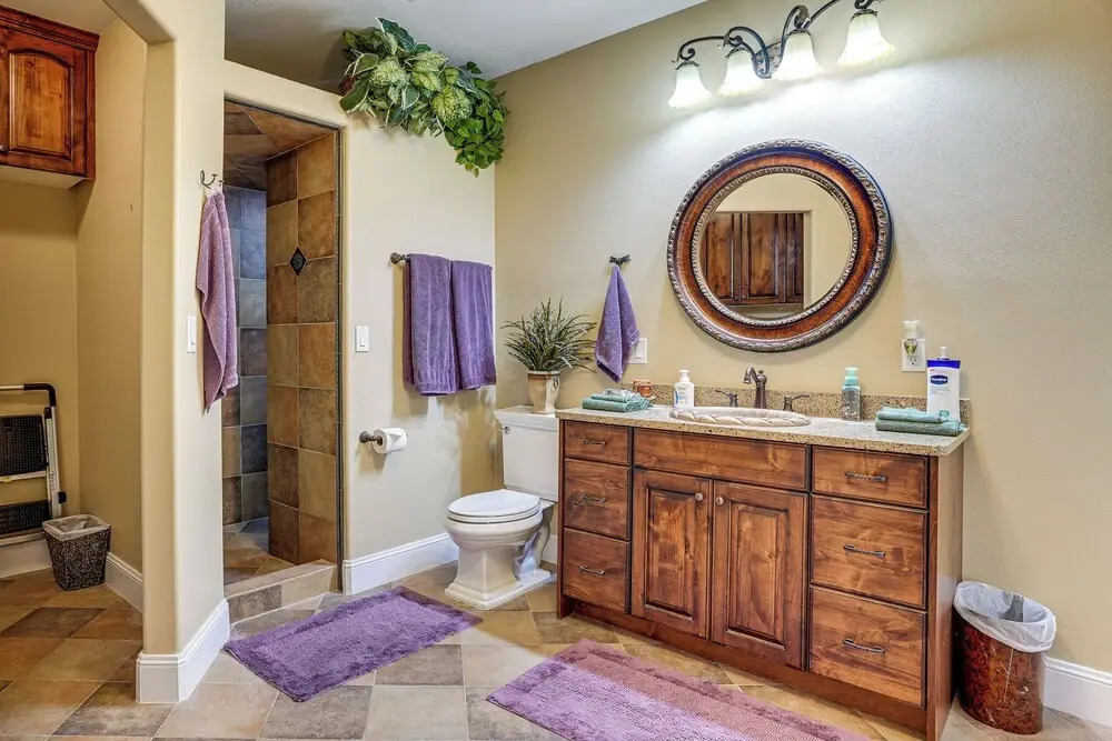 Elegant 6,300-sq-ft Family Home w/ Hot Tub in Orem