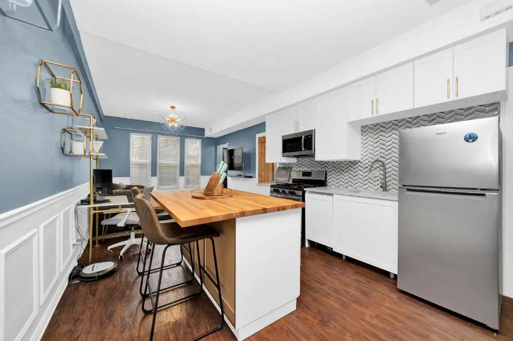 Modern 2 Bedroom in Avondale