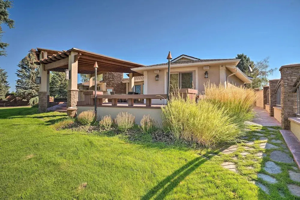 Moses Lake Retreat w/ Salt Water Hot Tub!