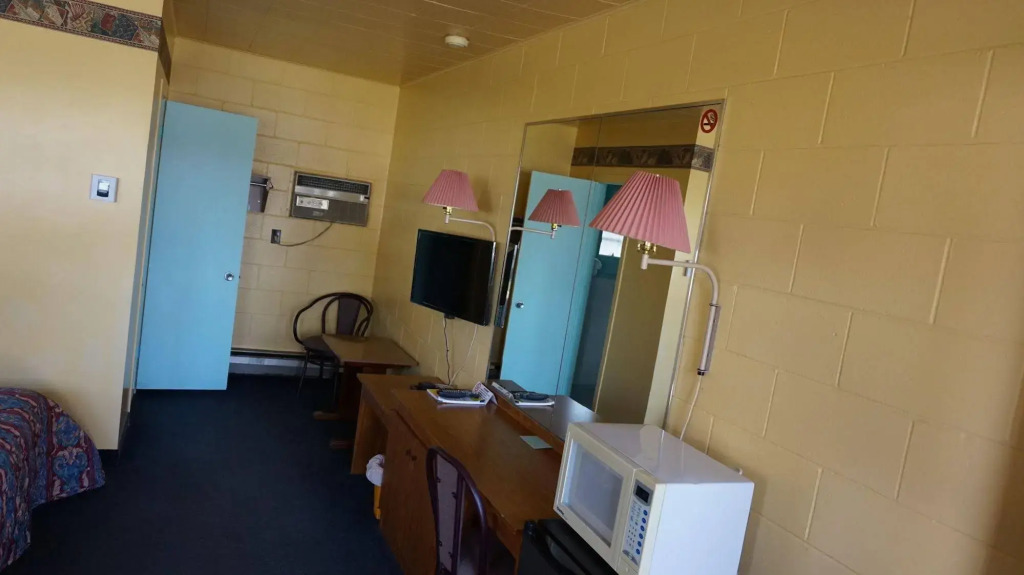 Motel R-100