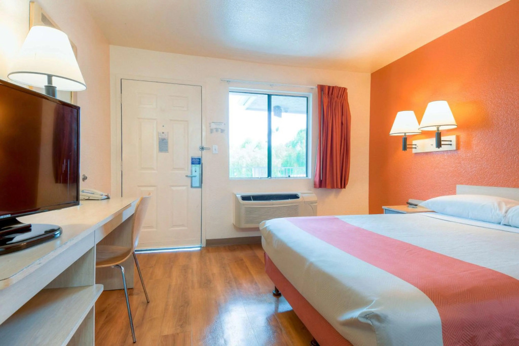 Motel 6-El Cajon, CA - San Diego