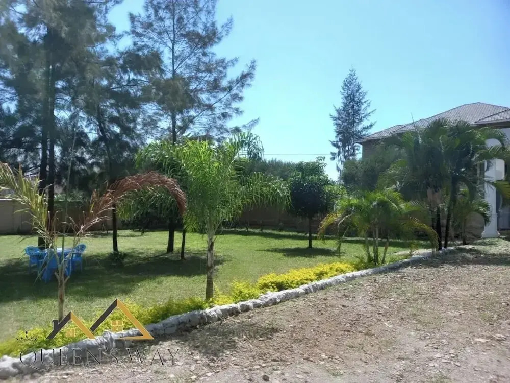 Queen`s Way Resort