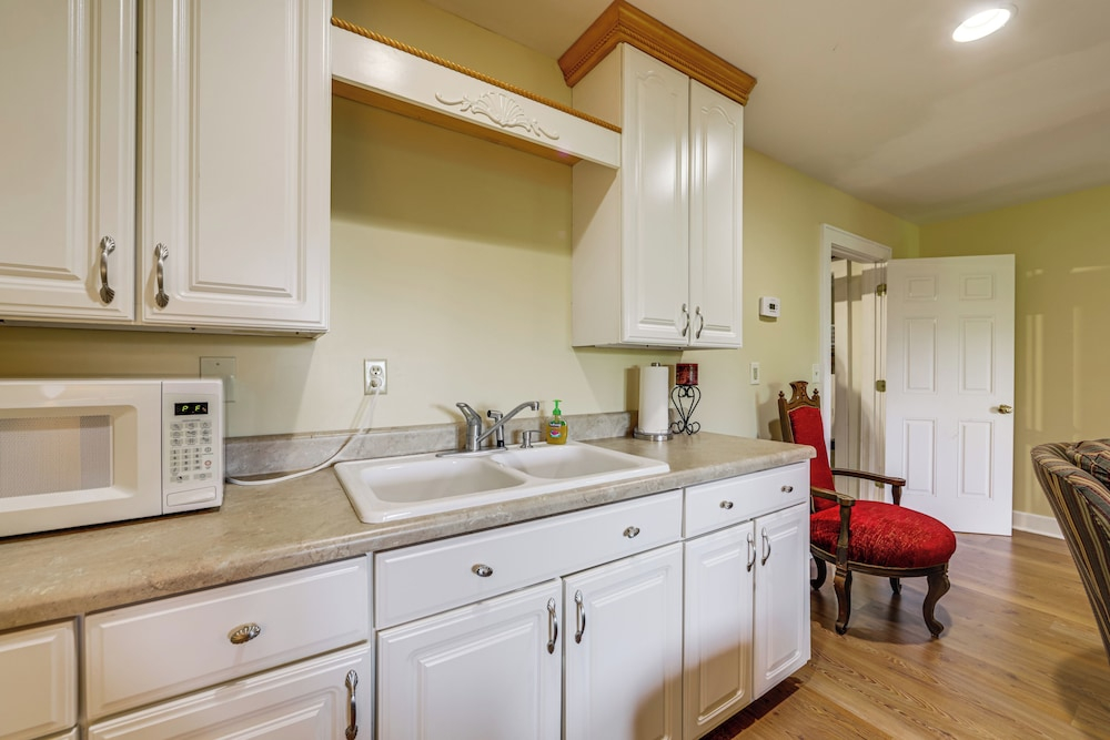 Mountain View Home: Hike, Raft, Golf + More!