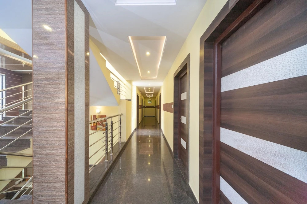 OYO 7987 Hotel Carnation