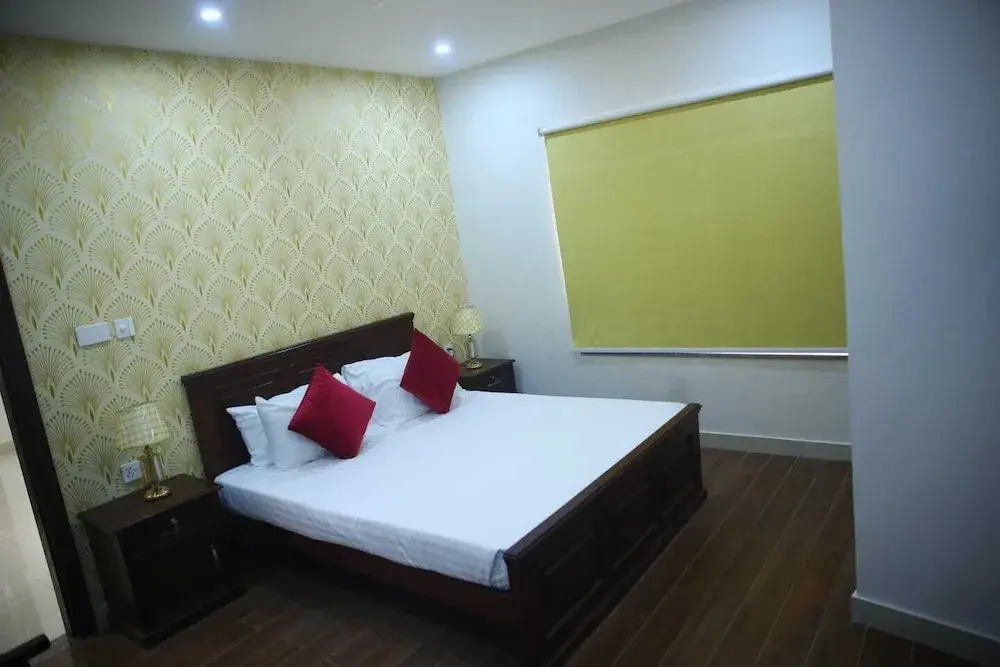 Gulberg Suites