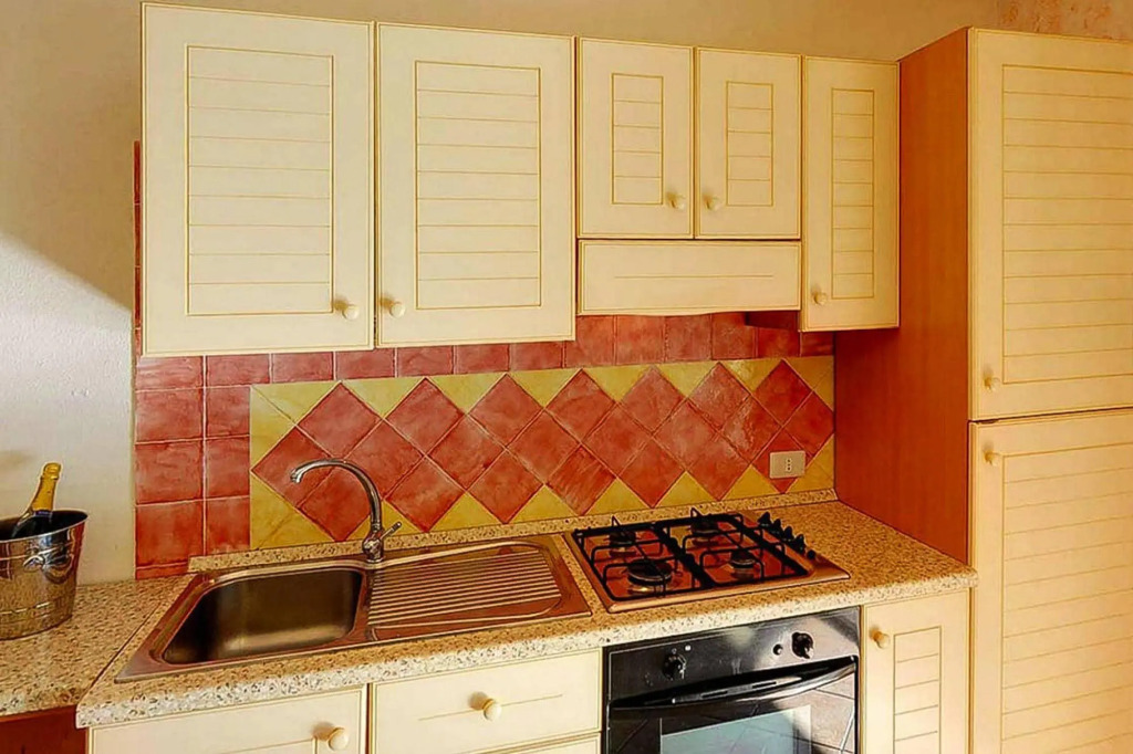 Apartment in Cannegione with communal terrace