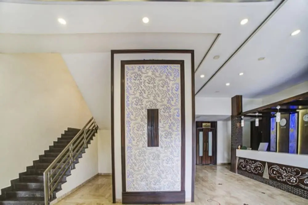 FabHotel Bee Town