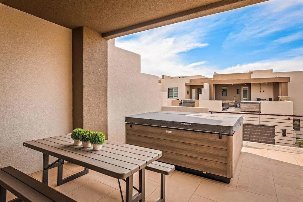 Poolside Perfection - Close to Zion