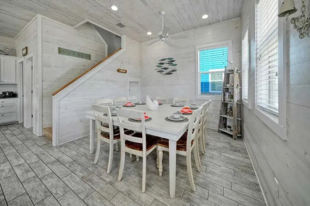 2 Homes in Gulf Village by Avantstay Sleeps 24, 2blocks to the Beach, Pool, Game Room, Patio w/ Outdoor Bar