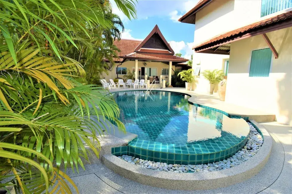 Very large Villa suitable for a large group up to 10 people or even 2 families