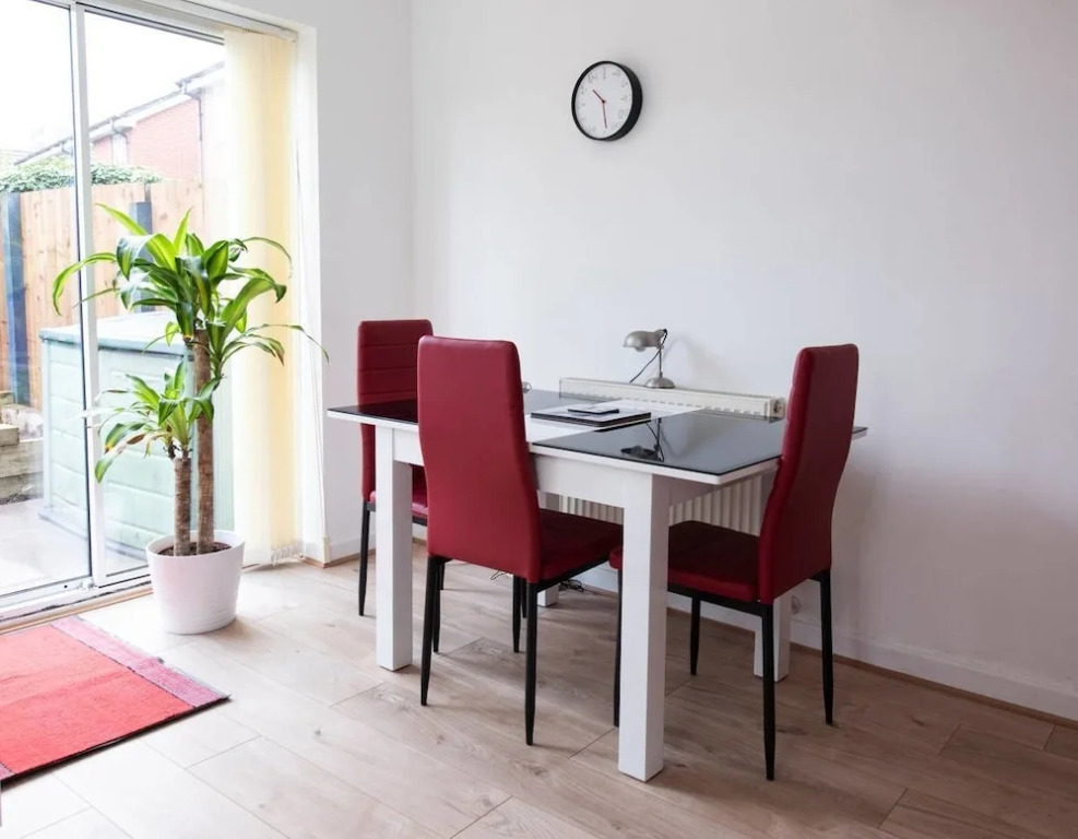 Sleek & Stylish 2BD Home w/ Office/studio