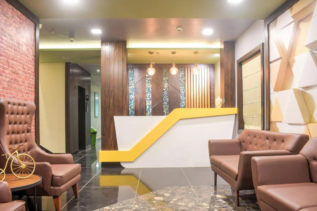 Goroomgo Royal Crown Puri