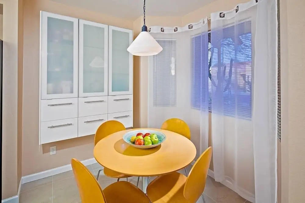 Tempe Escape · Prime Location, Sparkling Pool, Bbq, Tennis Court