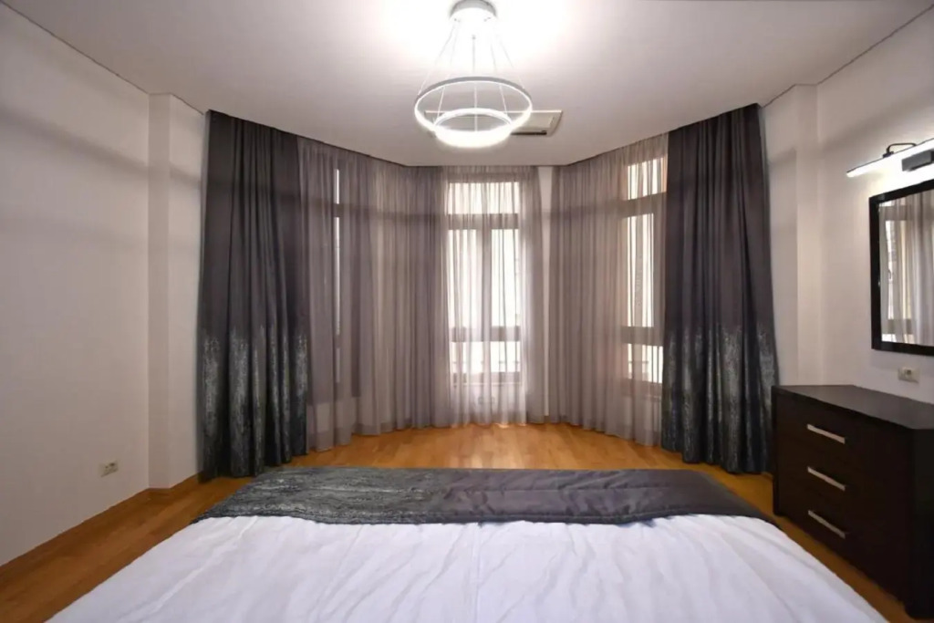 Northern Avenue 2 bedroom Newly Renovated and Modern apartment HH101