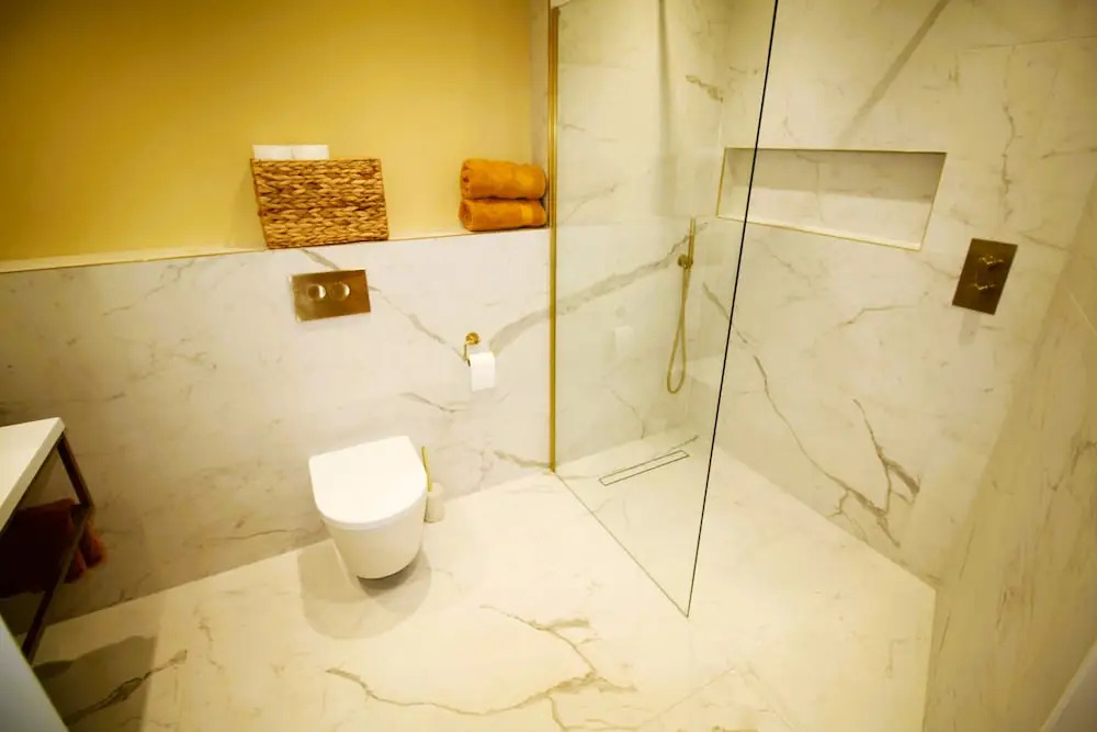 Berwick - Very High End - Sleeps 4 -By The Station