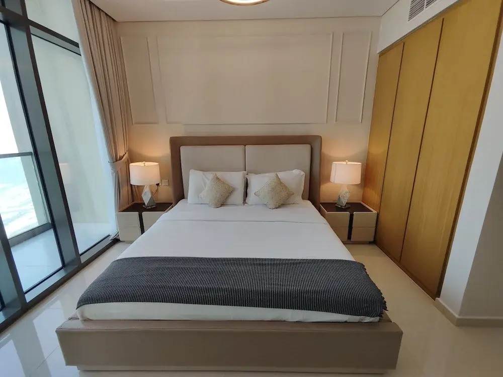 Lux BnB Aykon City I Skyline Canal Views