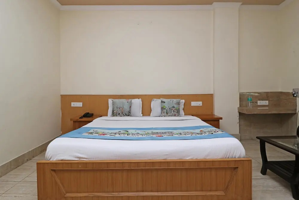 OYO 4798 Hotel Periwal Premium