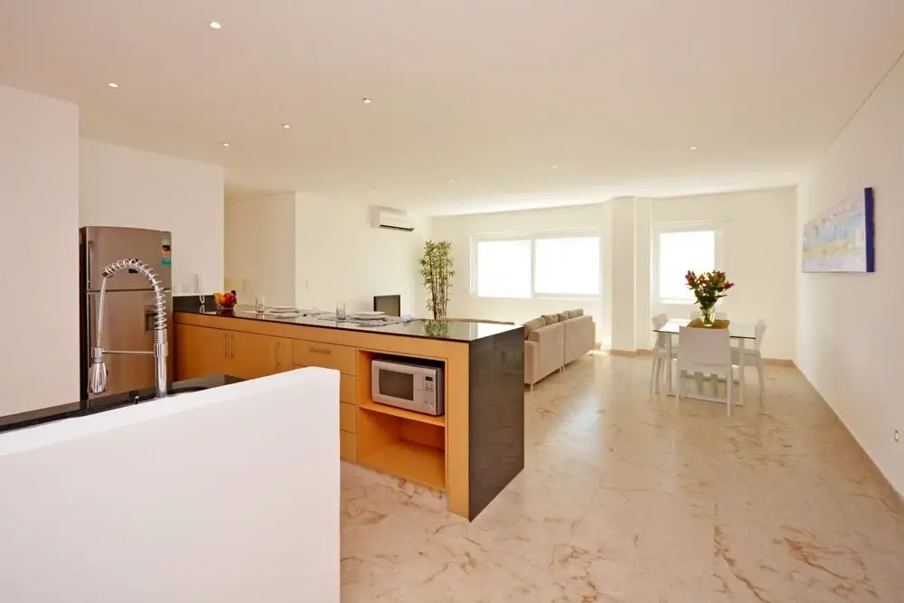 Stylish 2BR a few steps to the beach with pools by Happy Address