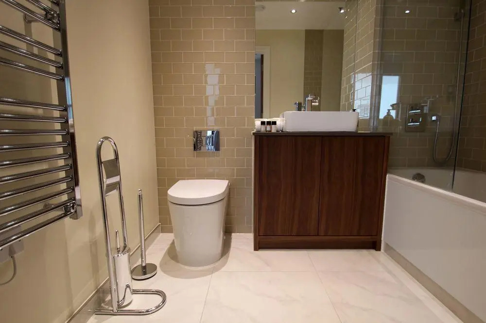 Lincoln Plaza One-Bedroom Apartments