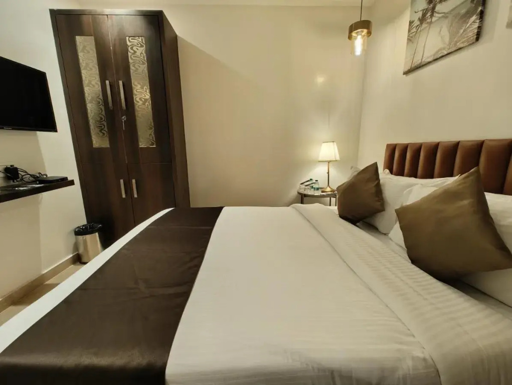 The Majlis Hotel - Near Taj Hotel Colaba