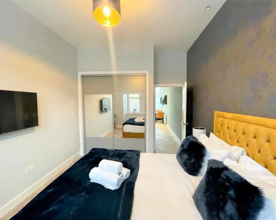 Trendy and Newly Reno'd 1 Bed Nr The Meadows