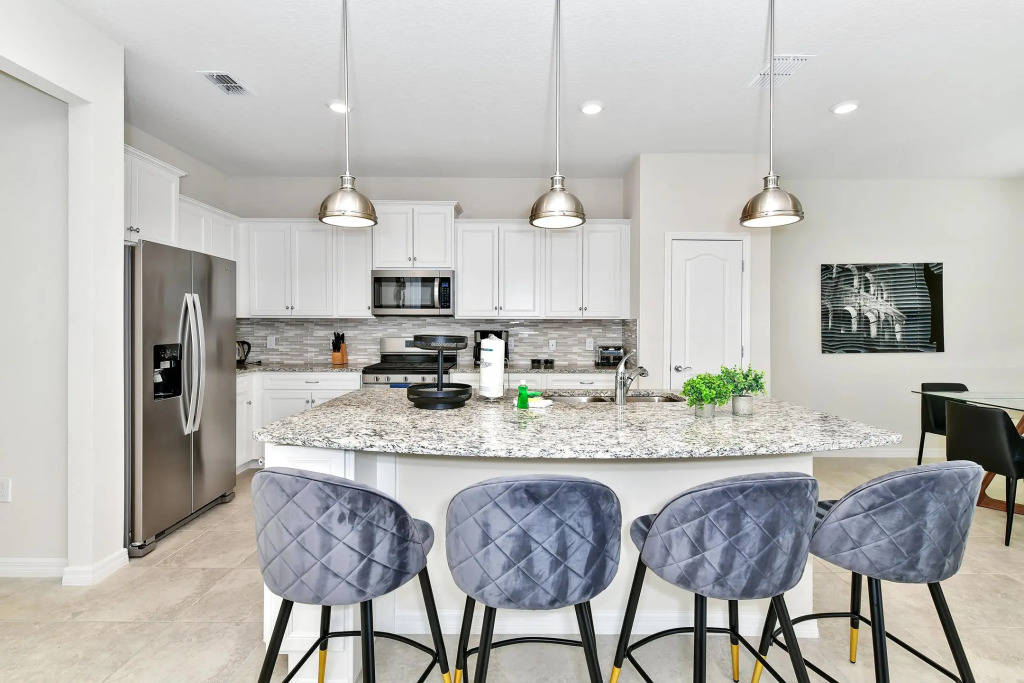 LUXURY NEW 5 BED Single Family With Private Pool, Davenport, US