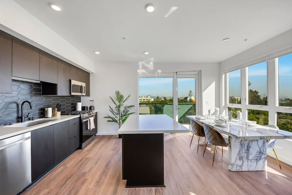 Luxury Apartment in Hollywood