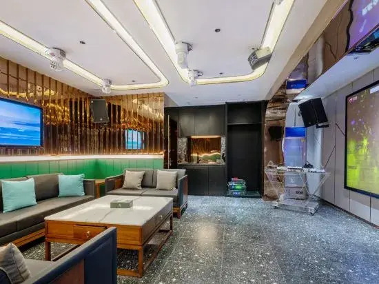 ELong Xicheng International Hotel(Haiya Colorful City Tongle South Subway Station Store）
