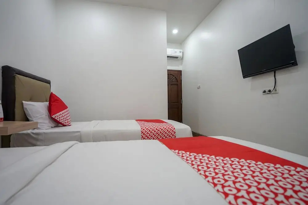 OYO 1270 Residence 8