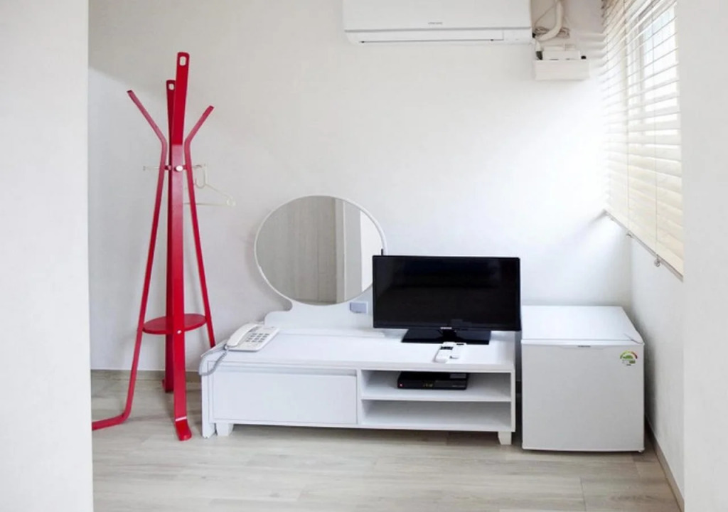 Ari House