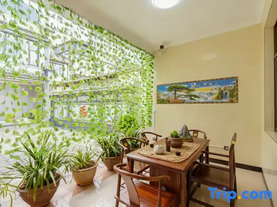 Ruining Snow Mountain View Homestay (Lijiang Sanyi Airport)
