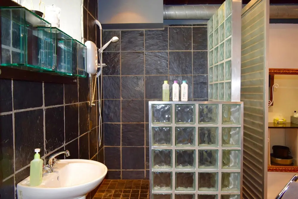 Modern 3 Bedroom Apartment in Central Cape Town