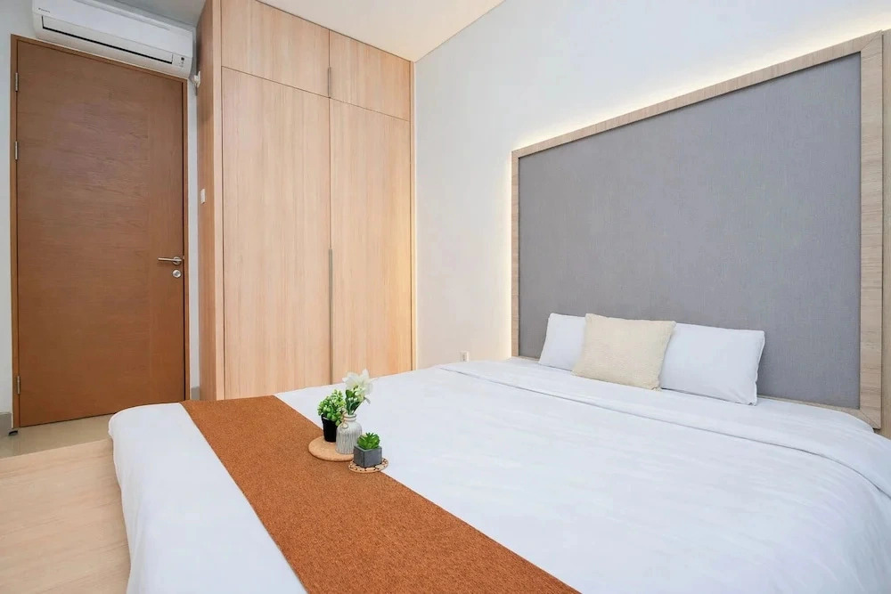 Calm And Restful 1Br At Ciputra World 2 Apartment