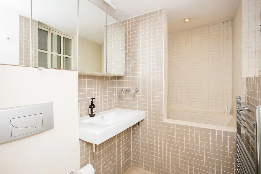 2 Bed Flat Near Kensington Gardens
