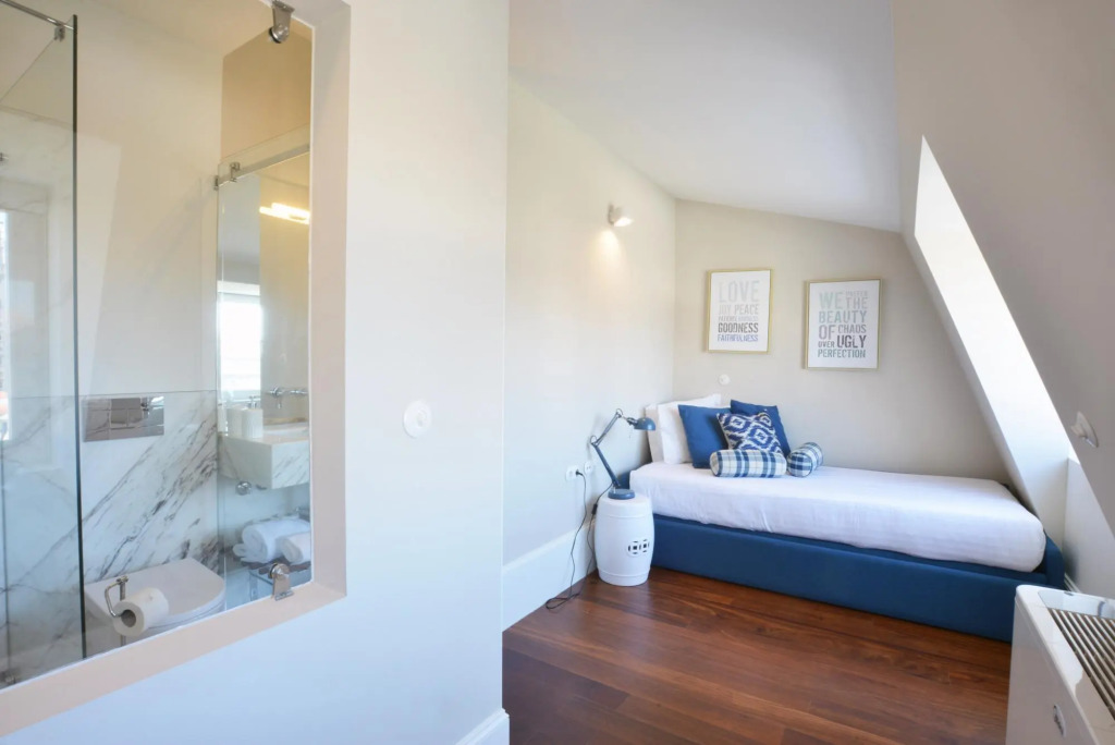 Market 4A in Oporto With 2 Bedrooms and 2 Bathrooms