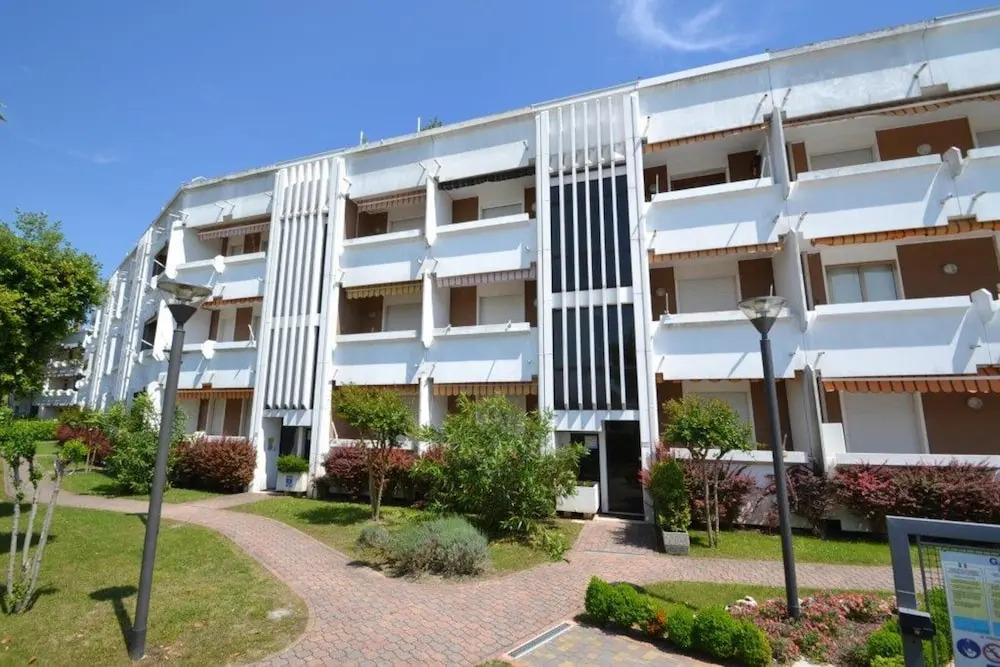Spacious and Bright Flat With Swimming Pool - Beahost