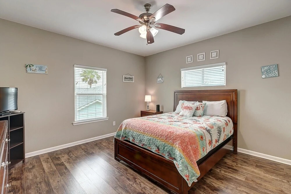 Twin Dolphin Cove 4 Bedroom Home by Redawning